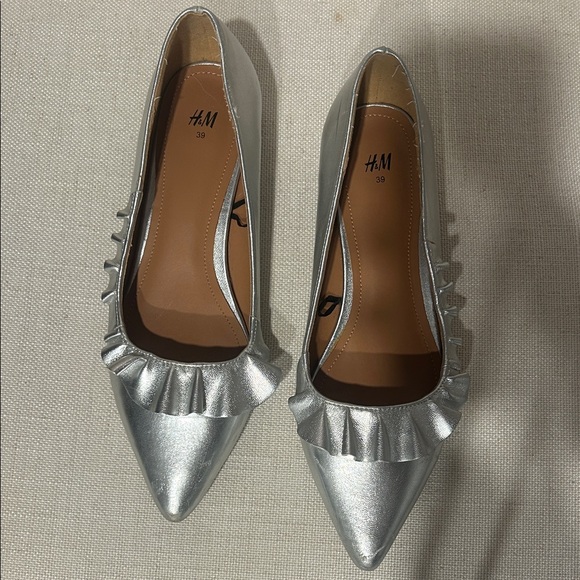H&M Silver Ruffle Women's Shoes - Picture 3 of 10